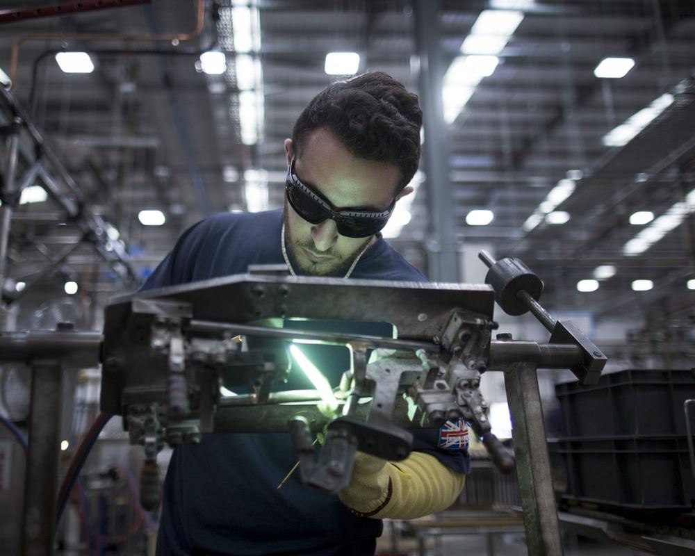 UK economy shrank by 0.1% in April as Iran war held back growth
