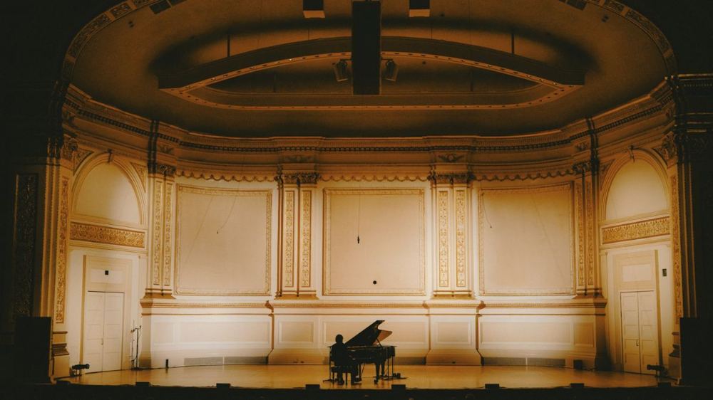 Cameron Winter at Carnegie Hall Is a Brilliant Portrait of an Artist Frozen in Time: Review
