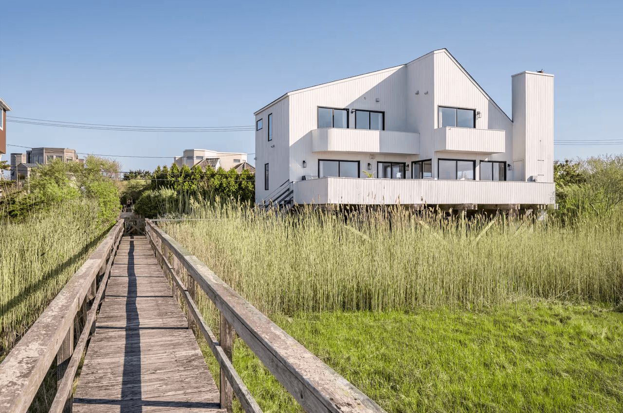 7 Gorgeous Hamptons Airbnbs Where the Weekend Starts on Thursday