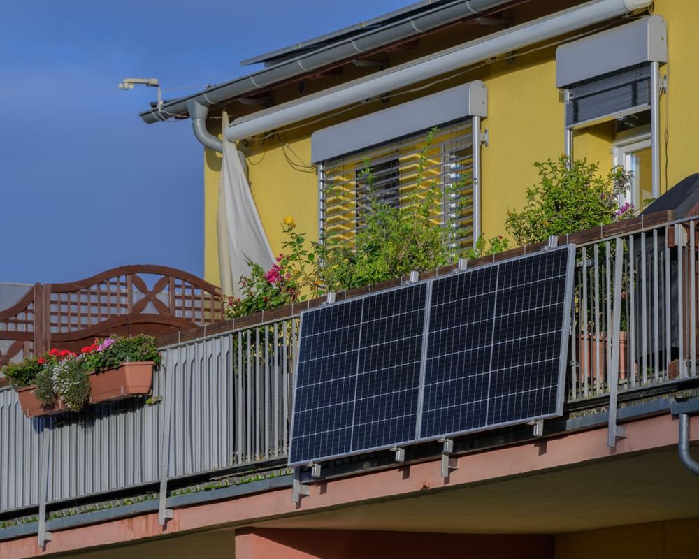 UK retailers to sell plug-in balcony solar from August