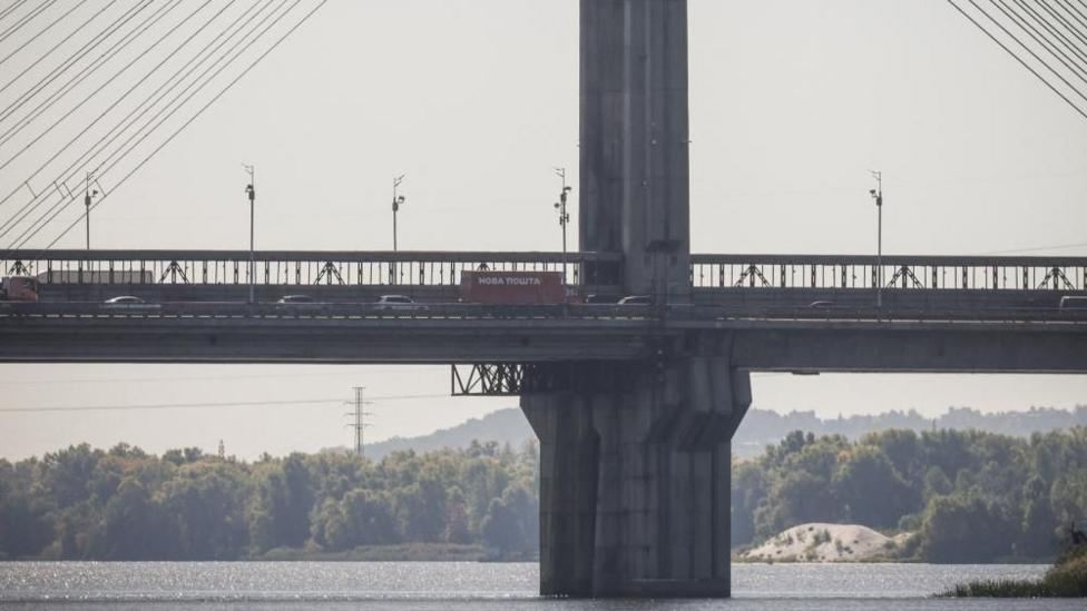Russia targets busy bridge in central Kyiv in broad daylight