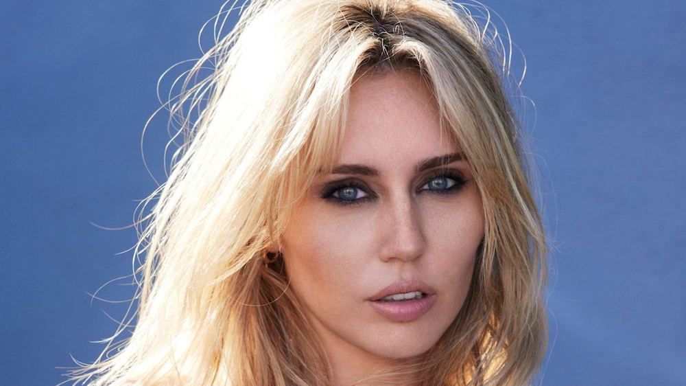 Bass Persuades Finds Miley Back on the Dance Floor, if Not Quite in Step: Review