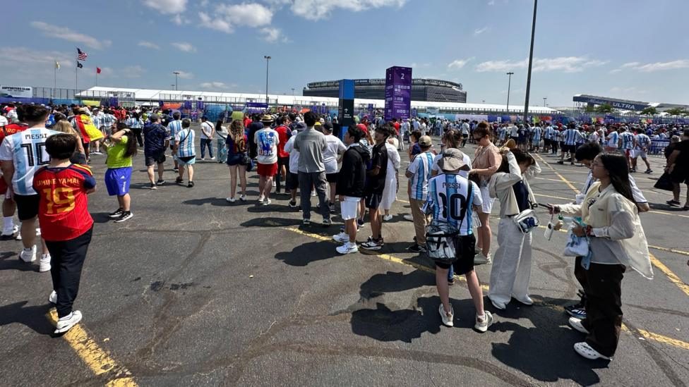 World Cup final fans face two-hour queues amid Trump security
