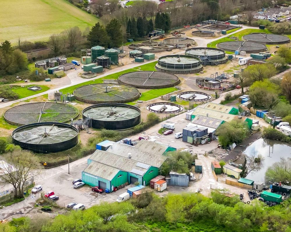 UK water executives bypass pollution bonus ban via parent companies