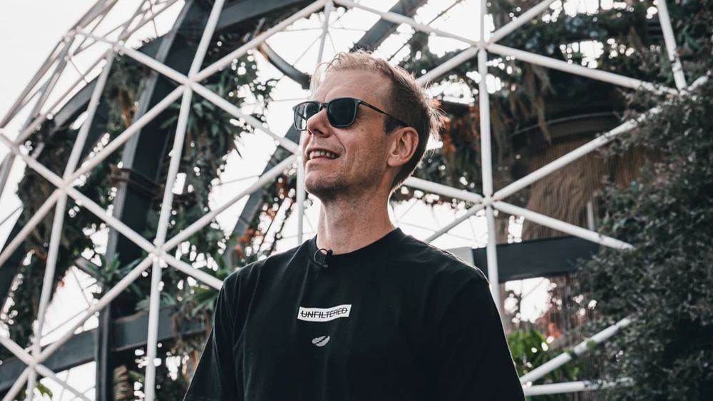 Armin van Buuren stars in new mini-documentary filmed at [UNVRS]: Watch