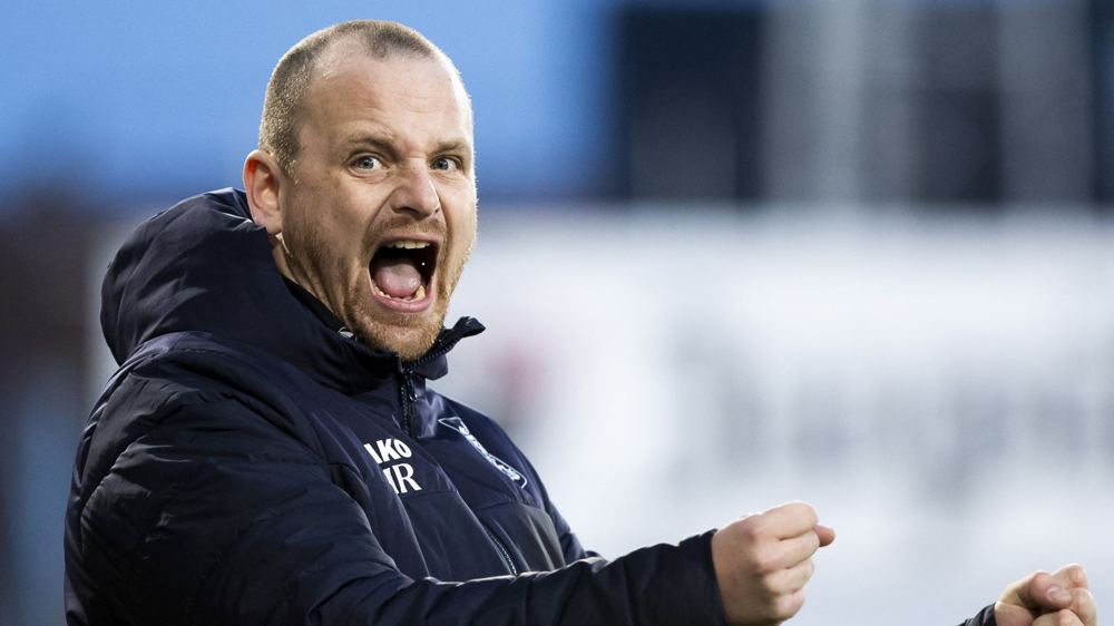 Hibs appoint 34-year-old Reedijk as new boss