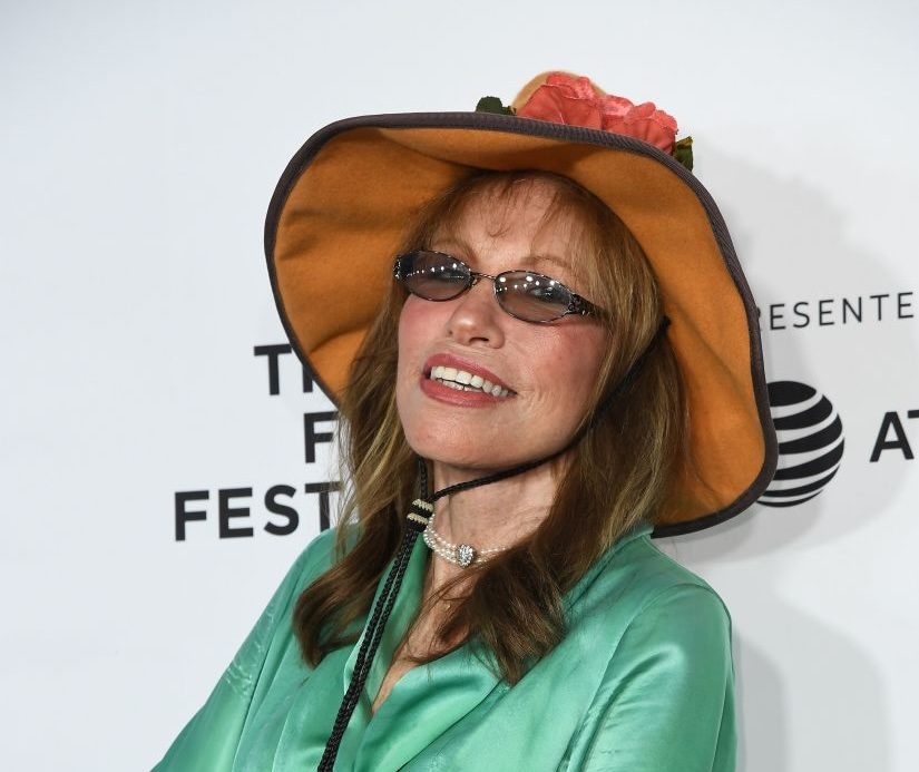 Carly Simon Reveals Parkinson’s Disease And Cancer Diagnoses That Spurred First New Album In 18 Years