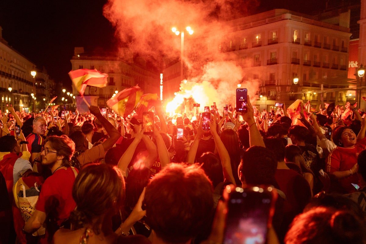 Teen dies during World Cup celebrations in Spain after fountain collapses