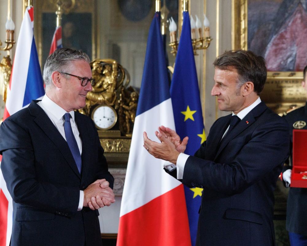 Macron awards Starmer Légion d'honneur for Europe security role